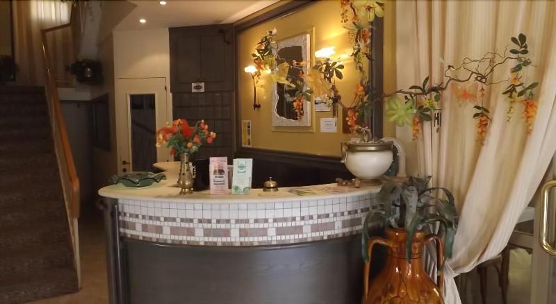 Hotel Victory تْشيزيناتيكو المظهر الخارجي الصورة