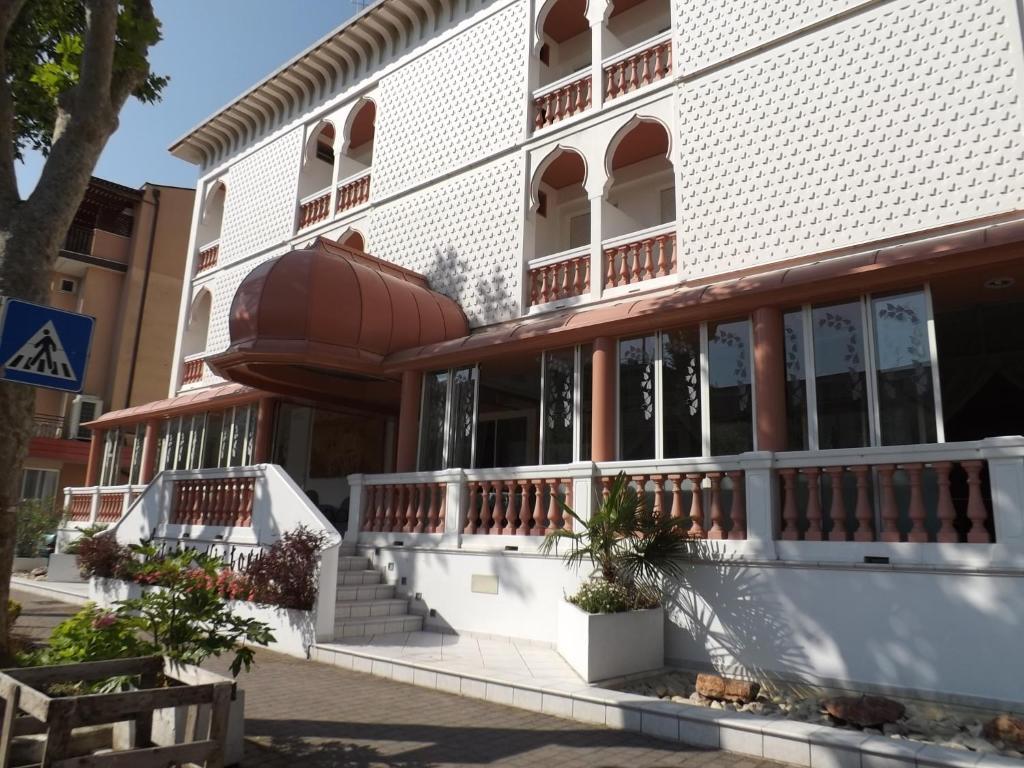 Hotel Victory تْشيزيناتيكو المظهر الخارجي الصورة