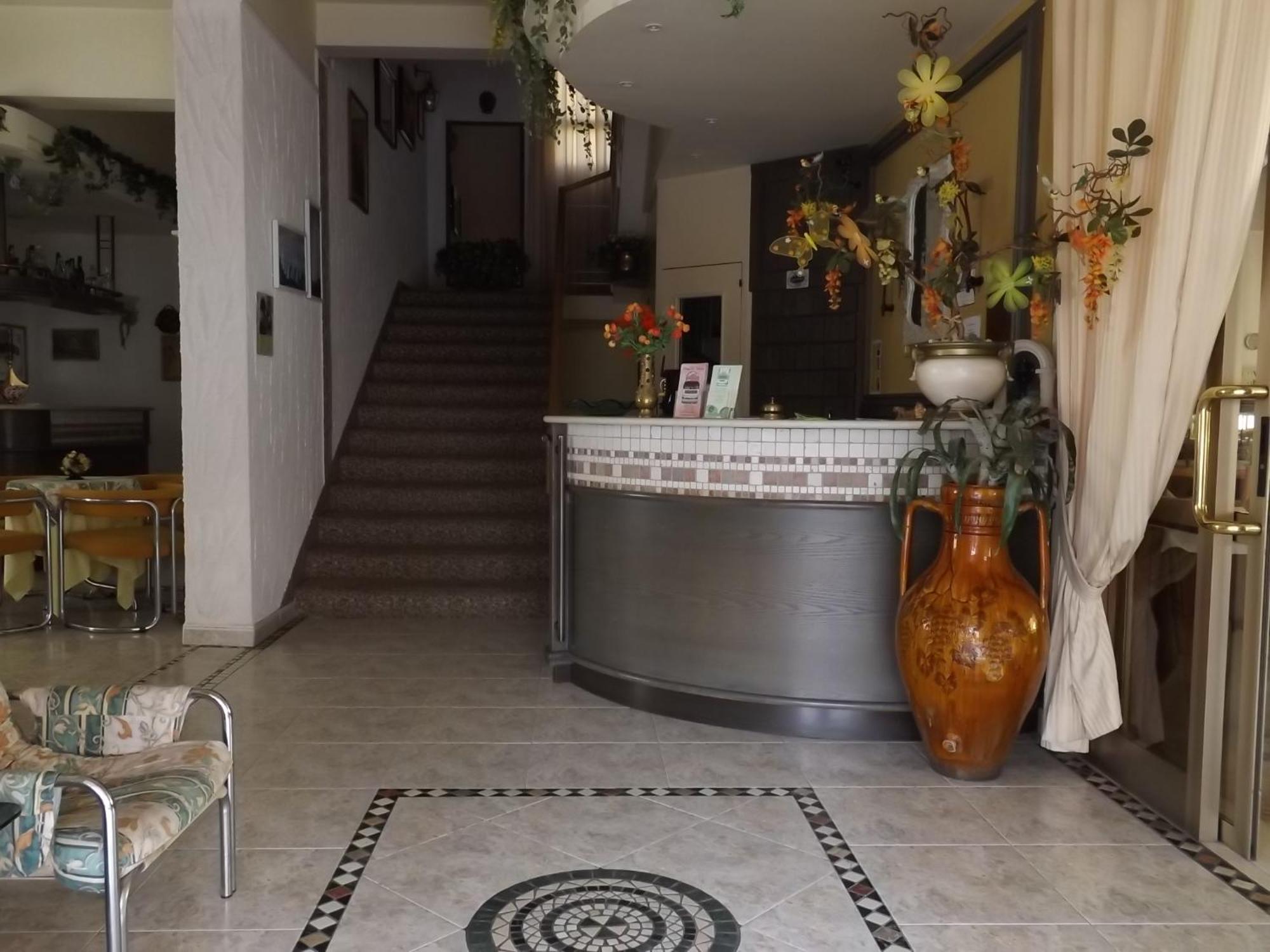 Hotel Victory تْشيزيناتيكو المظهر الخارجي الصورة