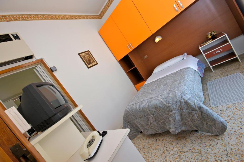 Hotel Victory تْشيزيناتيكو الغرفة الصورة