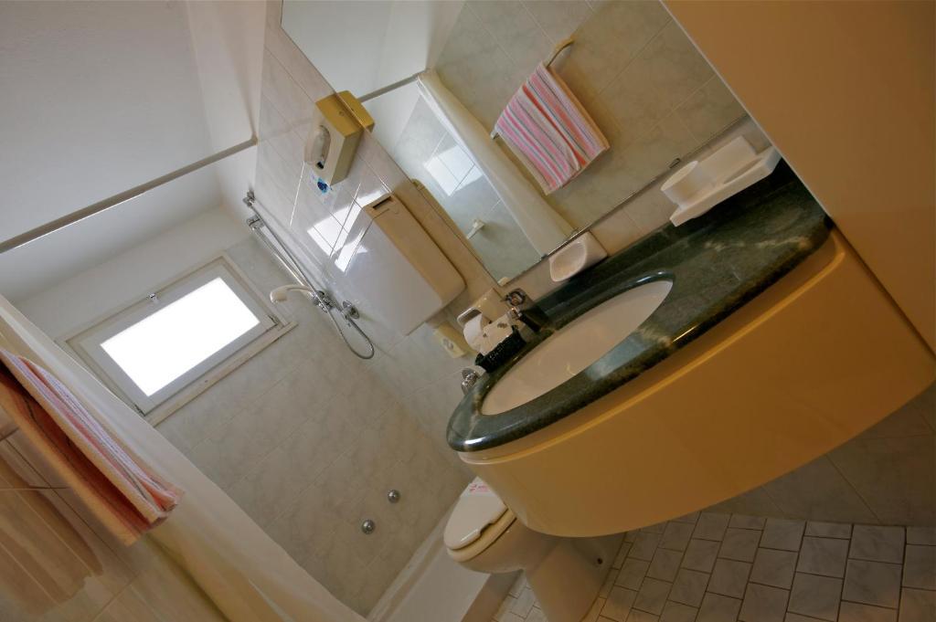 Hotel Victory تْشيزيناتيكو الغرفة الصورة