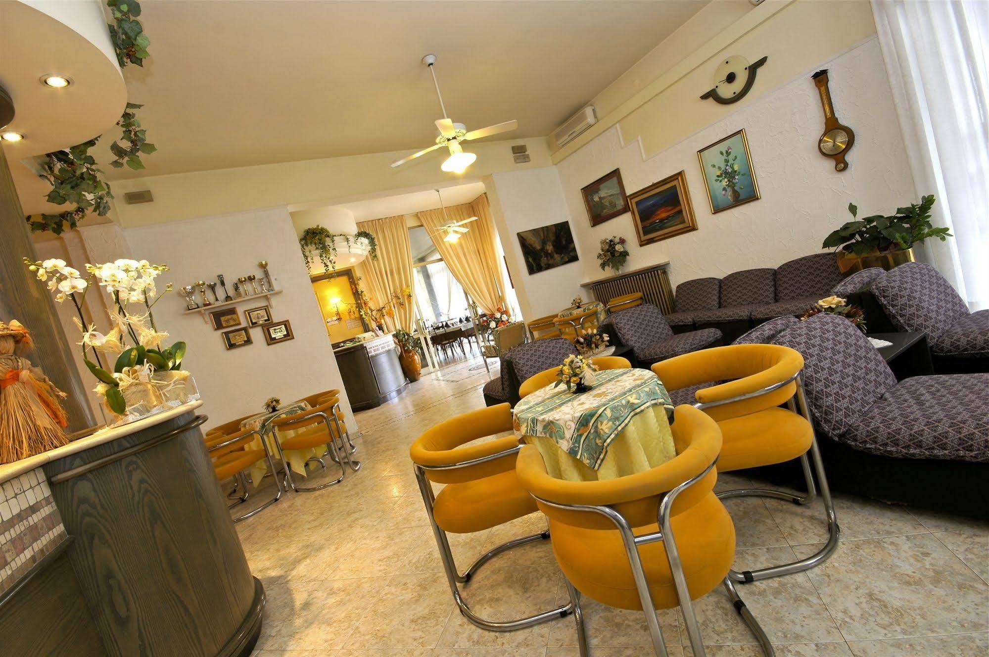 Hotel Victory تْشيزيناتيكو المظهر الخارجي الصورة
