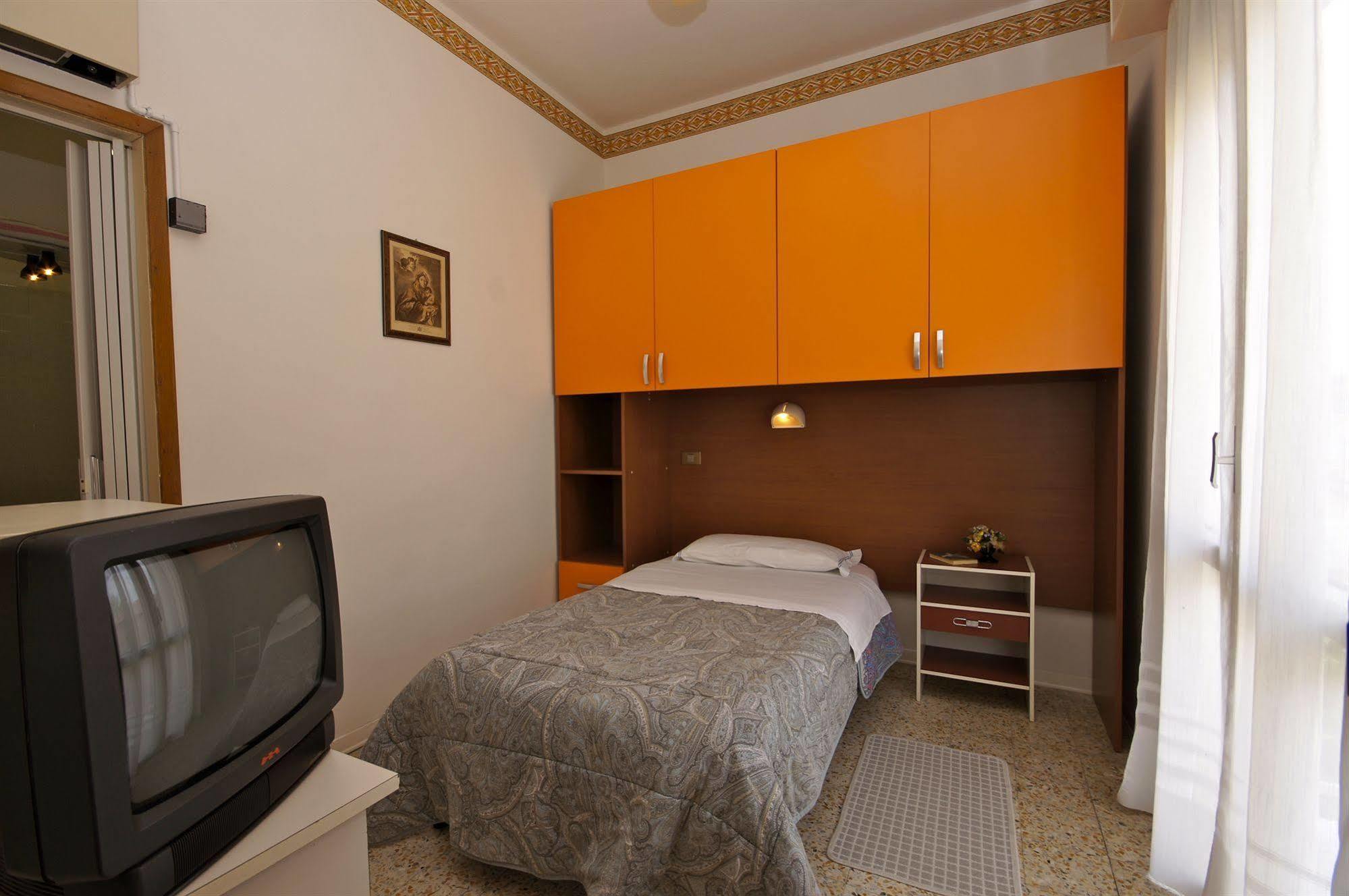 Hotel Victory تْشيزيناتيكو المظهر الخارجي الصورة
