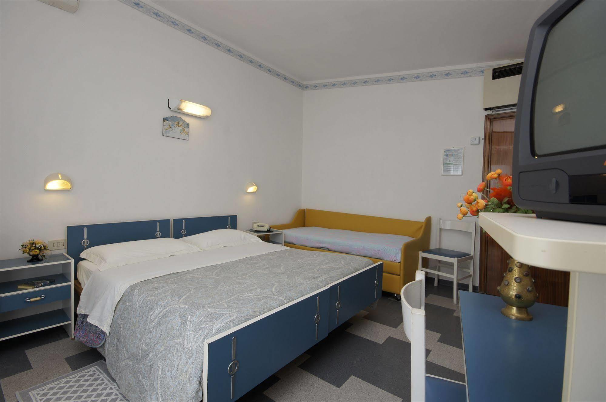 Hotel Victory تْشيزيناتيكو المظهر الخارجي الصورة