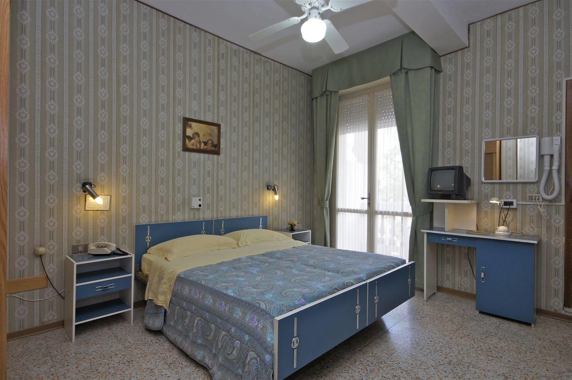 Hotel Victory تْشيزيناتيكو المظهر الخارجي الصورة